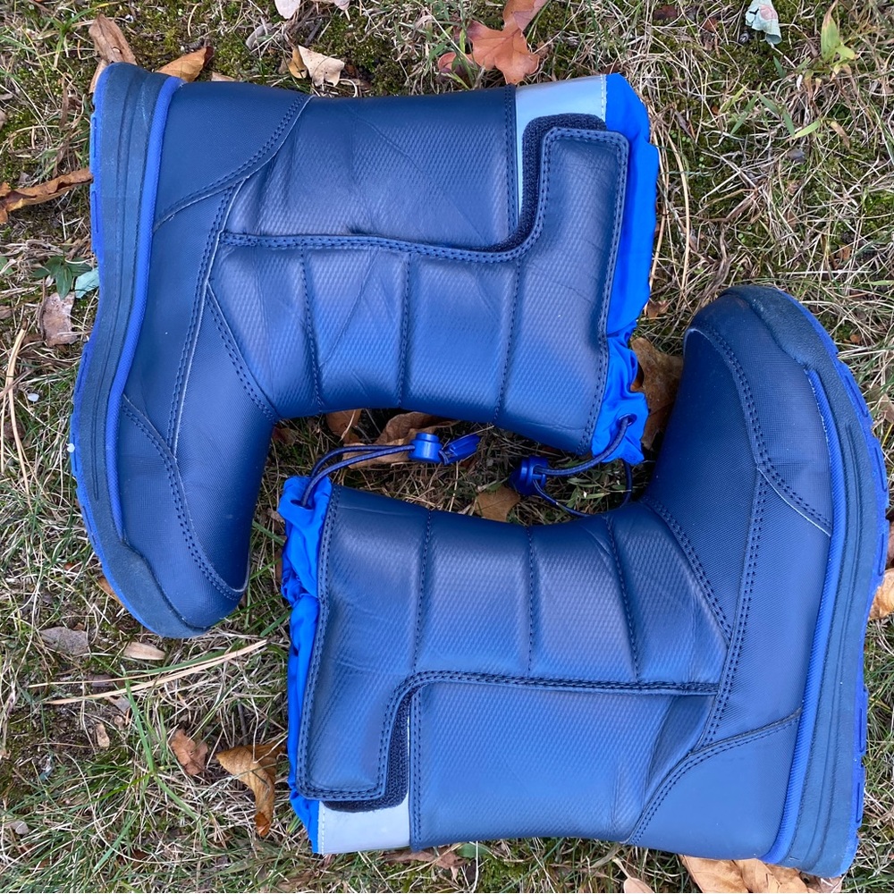 Blue Land's End size 3 waterproof snow boots.